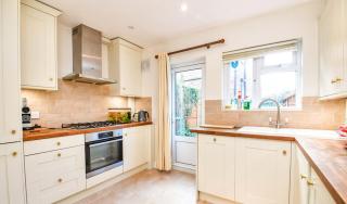 Luxurious 4-Bed Holiday Retreat - 2