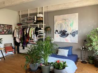 Artsy Loft in Urban Neighbourhood - 9
