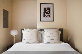 Queen Anne 1br w gym wd nr Space Needle SEA-579 - 1