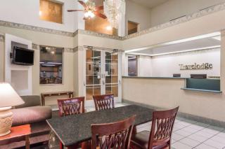 Days Inn by Wyndham Phoenix West - Phoenix - 9