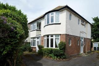 BOURNECOAST: FIRST FLOOR FLAT WITH GARDEN - FM8369 - 0
