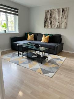 Stunning apartment in Beckton with Private Entrance - London - 4