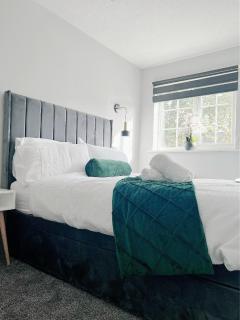 Stunning apartment in Beckton with Private Entrance - London - 1