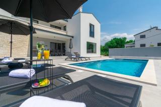 Family villa Nona with pool and grill in Tinjan - Kringa - 9