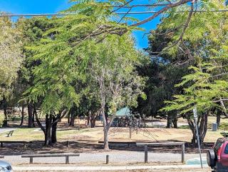 2B2B Family House 10 min drive to CBD w Parking - 1