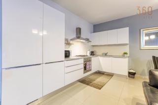 Cosy, fully equipped 1BR home with Private Balcony by 360 Estates - 8