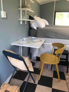 Agundaborg Lake hut with a view - 1