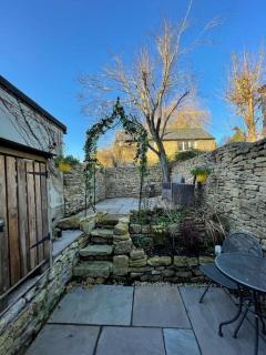 Cosy Cotswolds cottage with strong WiFi and self check in service - - 4