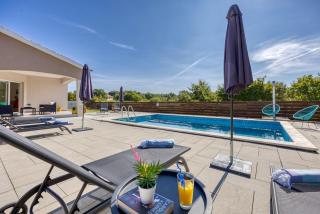 Villa Rita with Private Pool - Tinjan - 2