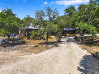 Rustic Star Farmhouse at Moonlight Getaway - Bulverde - 5