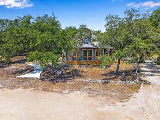 Rustic Star Farmhouse at Moonlight Getaway - Bulverde - 4