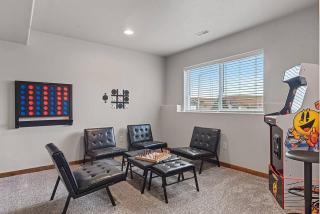 Hill's View Retreat on the Edge of the Prairie - 6