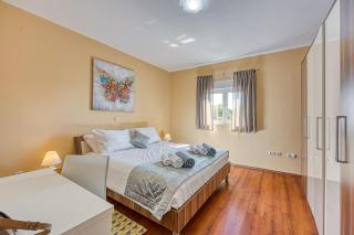 Coastal Paradise Villa with Pool - Happy Rentals - Sveti Filip i Jakov - 5