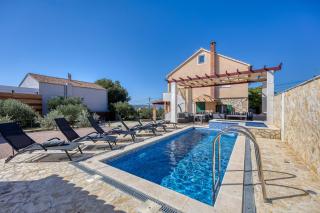 Coastal Paradise Villa with Pool - Happy Rentals - Sveti Filip i Jakov - 0