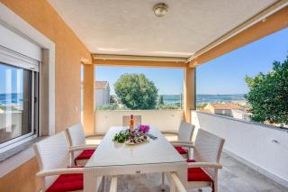 Coastal Paradise Villa with Pool - Happy Rentals - Sveti Filip i Jakov - 7