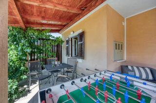 Coastal Paradise Villa with Pool - Happy Rentals - Sveti Filip i Jakov - 3