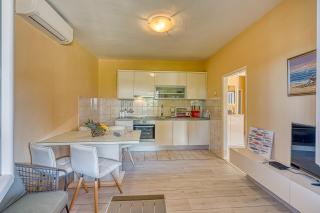 Coastal Paradise Villa with Pool - Happy Rentals - Sveti Filip i Jakov - 4