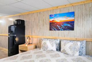2 Dog Friendly Private Cozy Room in Leadville - 4