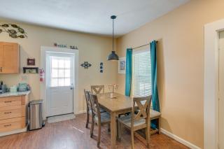 Charming Darien Hideaway with Porch, Near Downtown! - Darien - 5