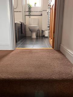 CONTRACTORS OR FAMILY HOUSE - M1 Nottingham - IKEA RETAIL PARK - CATKIN DRIVE - 2 Bed Home with Driveway, private garden, sleeps 4 - TV'S in all rooms - - 2
