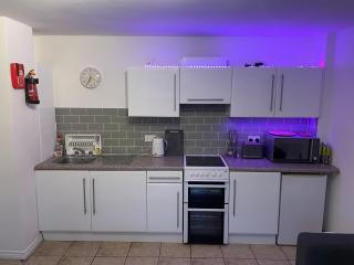 Ground Floor Deluxe Seaside Apartment With Patio & Private Entrance, marine court - Bundoran - 0