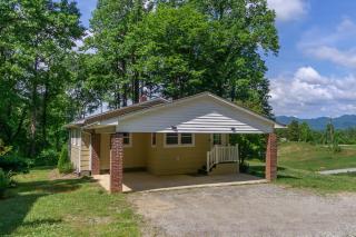 Nomad Retreat Pet-Friendly, Hot Tub & Mountain View - Old Fort - 3
