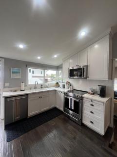 Heart of Corona Del Mar 2 Bed 2 bath gem HUGE Patio and Front yard - 5