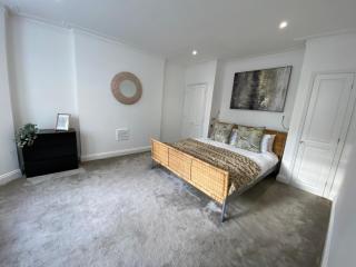 Fantastic Spacious Garden Flat with Own Private Entrance - Londen - 4
