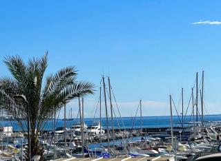 Seafront - beautiful flat with aircon and comfortable loggia - 0