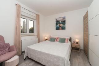 Villa Nicolle only 50meters from the beach - by TA Leut Agency - Privlaka - 3