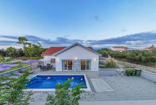 Villa Nicolle only 50meters from the beach - by TA Leut Agency - 7