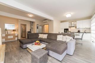Villa Nicolle only 50meters from the beach - by TA Leut Agency - Privlaka - 4