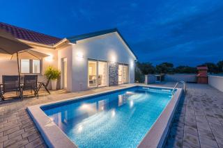 Villa Nicolle only 50meters from the beach - by TA Leut Agency - 5