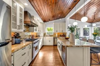 Special Pricing, Las Olas Retreat, Heated Pool, Golf and Family-Ready - 5