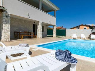 Villa Angelina with 3 bedrooms and Pool in Novigrad - Bužinija - 9