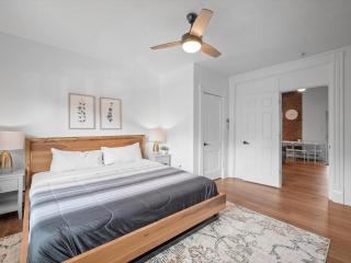 Shadyside, Pittsburgh, Modern and Accessible 2 Bedroom Unit2 with Free Parking - 8