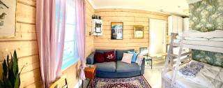 Scenic small guesthouse on horse farm by the lake - 9