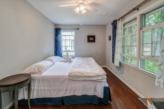 Black Walnut forest retreat - heart of convenience - 8