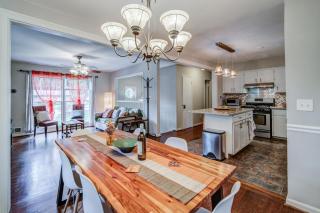 Black Walnut forest retreat - heart of convenience - Marietta - 1