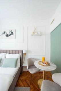 A serene flat in a castle! - 7