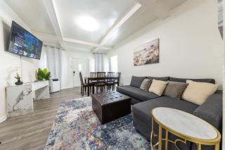 8 Beds Home with 4 Car Parking Space - Near DTLB - 0