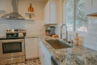 Casa Urbana-2BD-2BTH-Hot Tub-Pet Friendly-No Pet Fees! - Albuquerque - 3