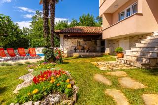 Seaside apartments with a swimming pool Njivice, Krk - 21421 - Njivice - 3