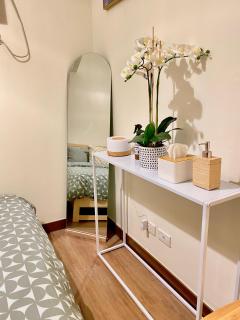 Cozy 1 BR Scandinavian/Tropical Condo with Balcony & Parking - Manila - 3