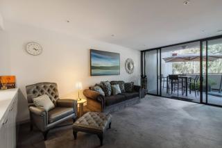 The Haven at Victoria Harbour with Parking and Patio - Melbourne - 9