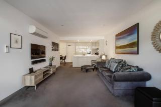 The Haven at Victoria Harbour with Parking and Patio - Melbourne - 8