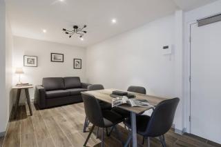 The Haven at Victoria Harbour with Parking and Patio - Melbourne - 2