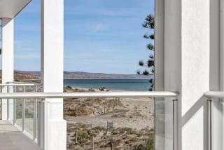 Hamptons-inspired Waterfront Living on Moana Beach - Adelaida - 1