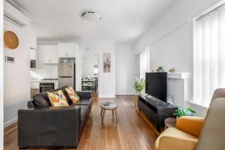 Art Deco Modern within Elwood's Inner-city Scene - 0