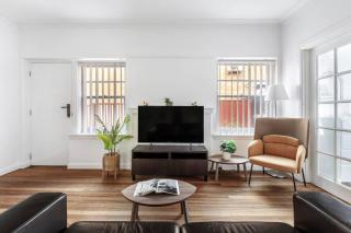 Art Deco Modern within Elwood's Inner-city Scene - Melbourne - 9